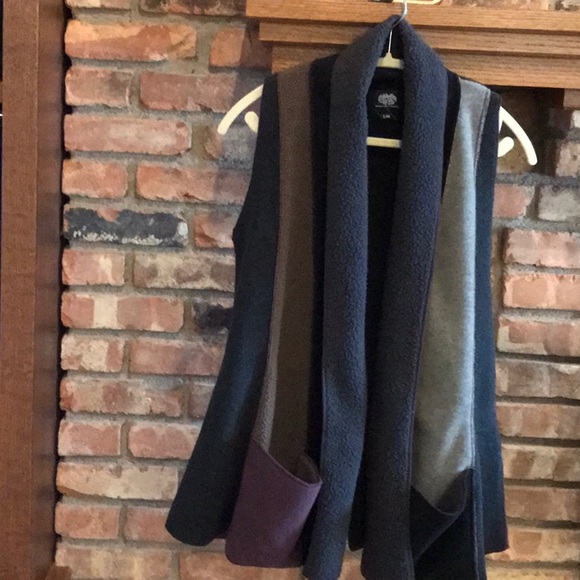 Vest - Picture 1 of 6